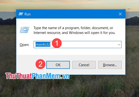 Bạn bấm tổ hợp phím Windows + R và nhập lệnh msinfo32