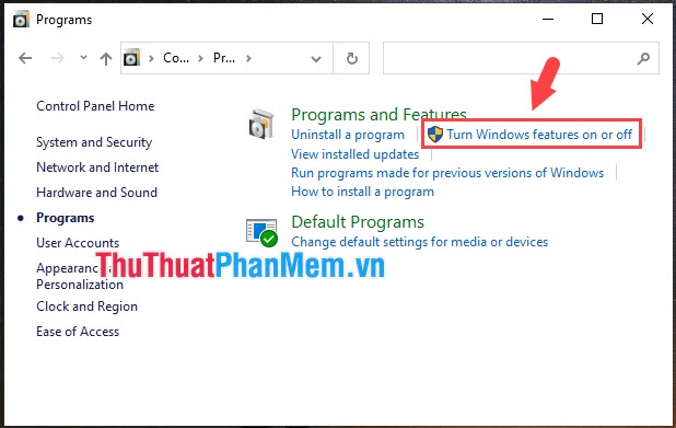 Chọn Turn Windows Features on or off