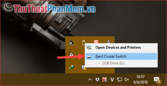 Chuột phải lên biểu tượng USB trên thanh Taskbar và chọn Eject_tên thiết bị