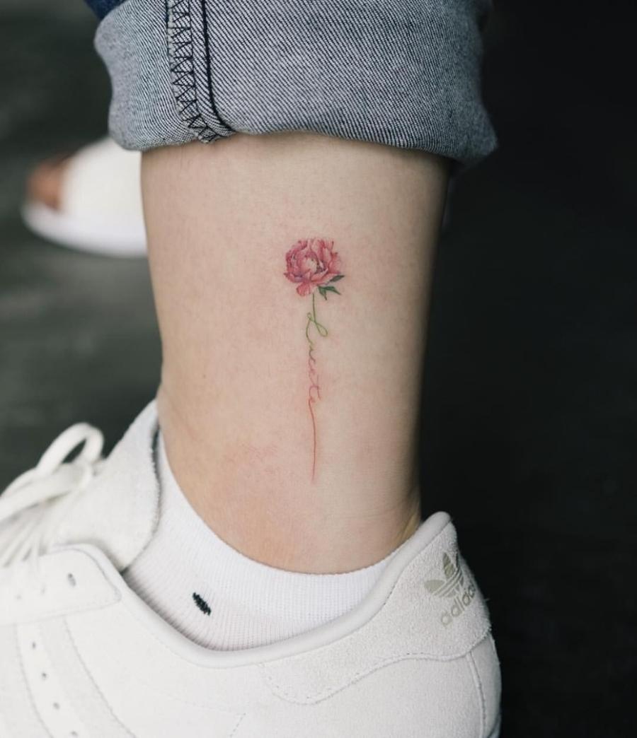 Hình xăm hoa hồng mini ở cổ chân đẹp nhất
