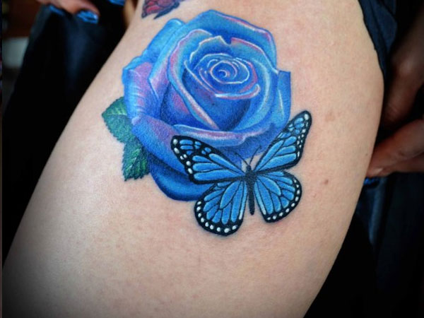 Hình xăm hoa hồng xanh và con bướm
