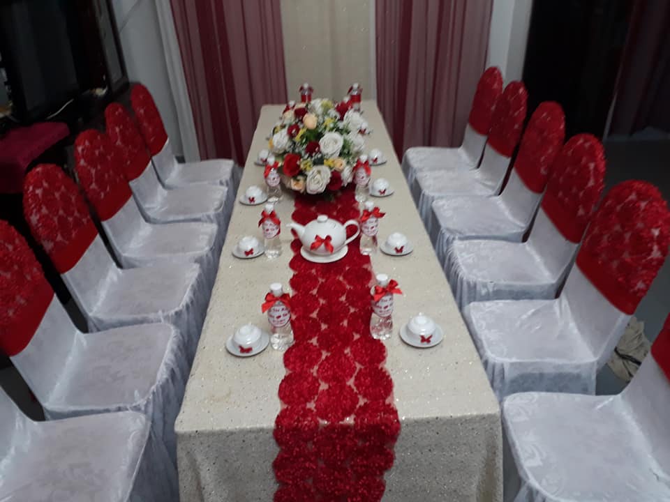 Mẫu trang trí bàn nước tiệc cưới