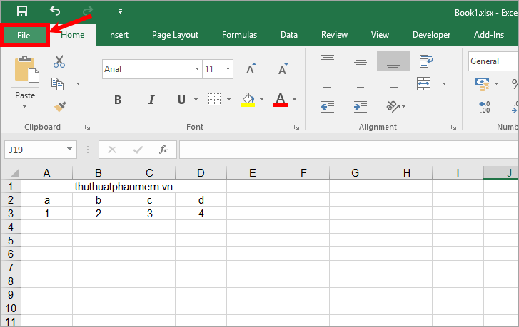 Mở file Excel, tiếp theo chọn File