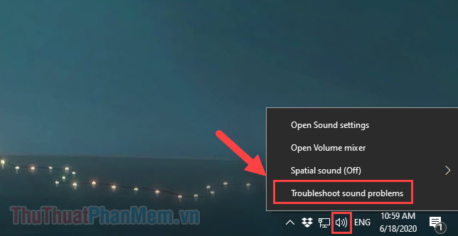 Click chuột phải vào biểu tượng Loa trên thanh Taskbar và chọn Troubleshoot sound problems