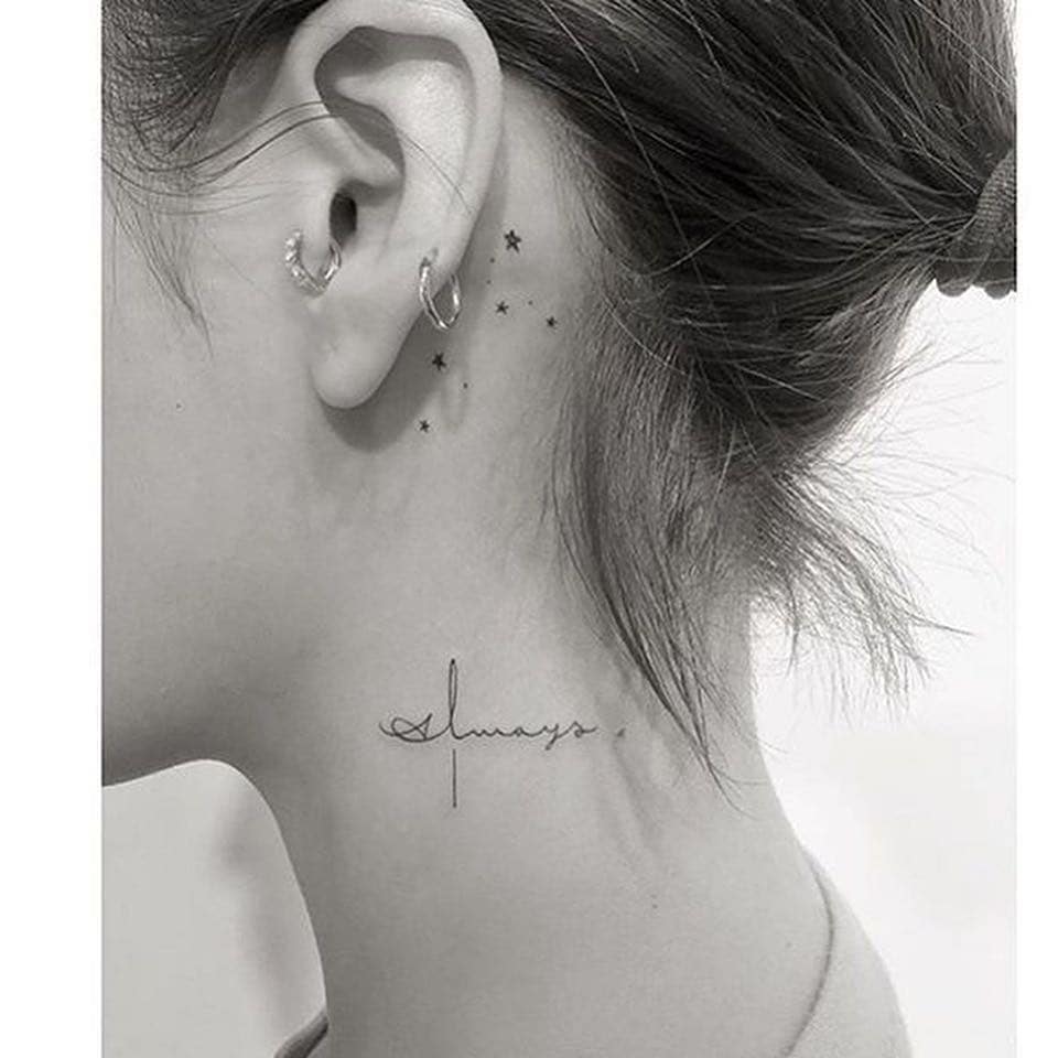 Hình Tattoo chữ trên cổ