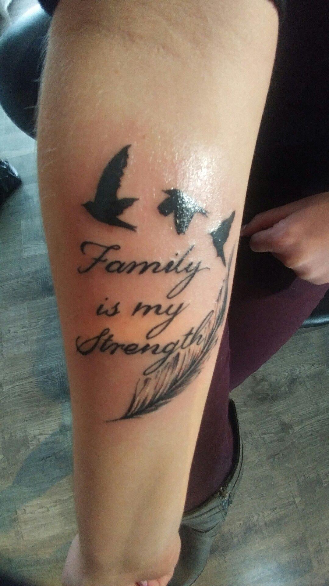 Hình xăm family is my strength