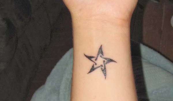 Hình xăm ngôi sao đẹp trên cổ tay