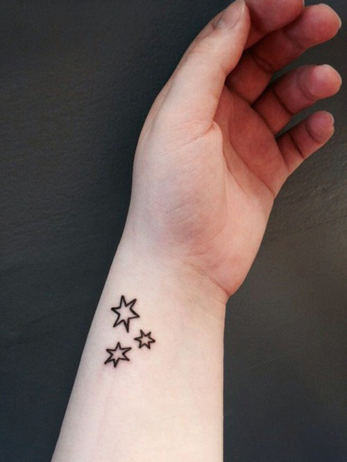 Hình xăm ngôi sao ở cổ tay