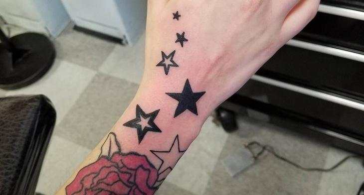 Hình xăm ngôi sao trên bàn tay