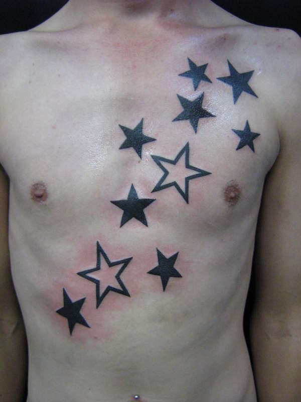 Hình xăm ngôi sao trên ngực