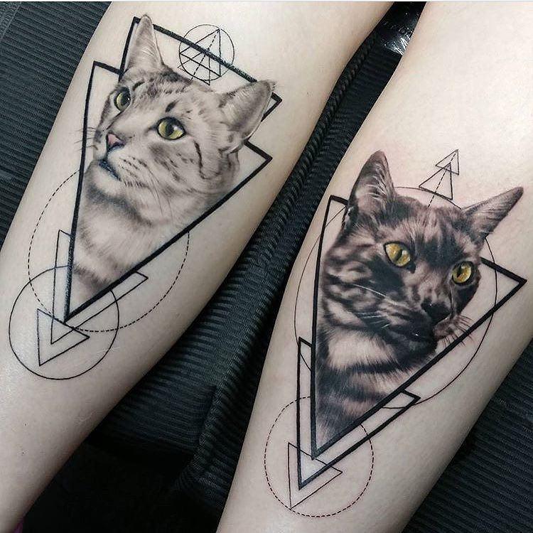 Hình xăm tam giác mèo con
