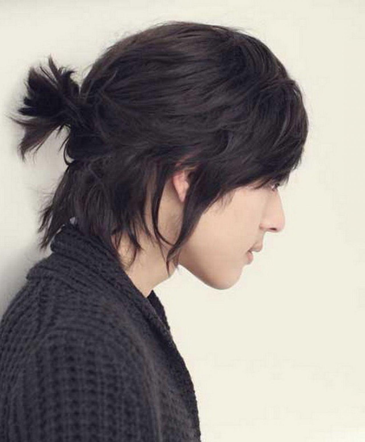 Kiểu tóc dài buộc túm nam Hàn Quốc