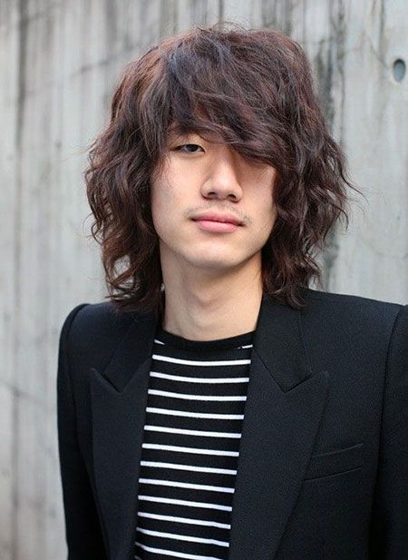 Kiểu tóc nam Hàn Quốc để dài làm xoăn