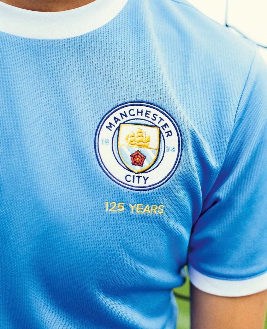 Logo áo Man City kỷ niệm