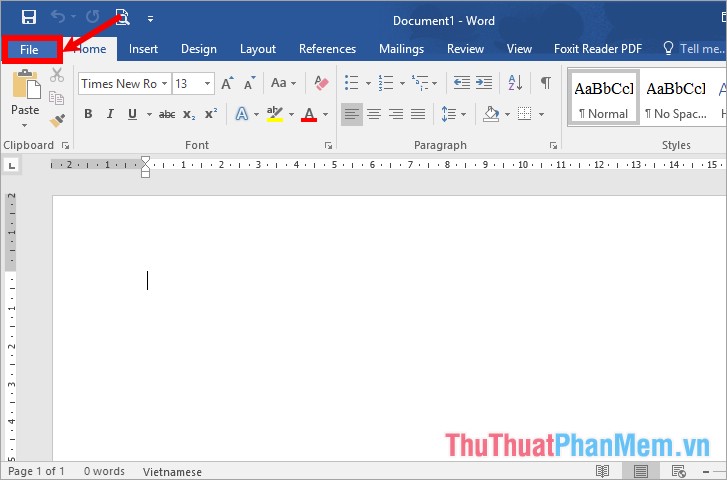 Mở Microsoft Word 2016, trên giao diện chọn File