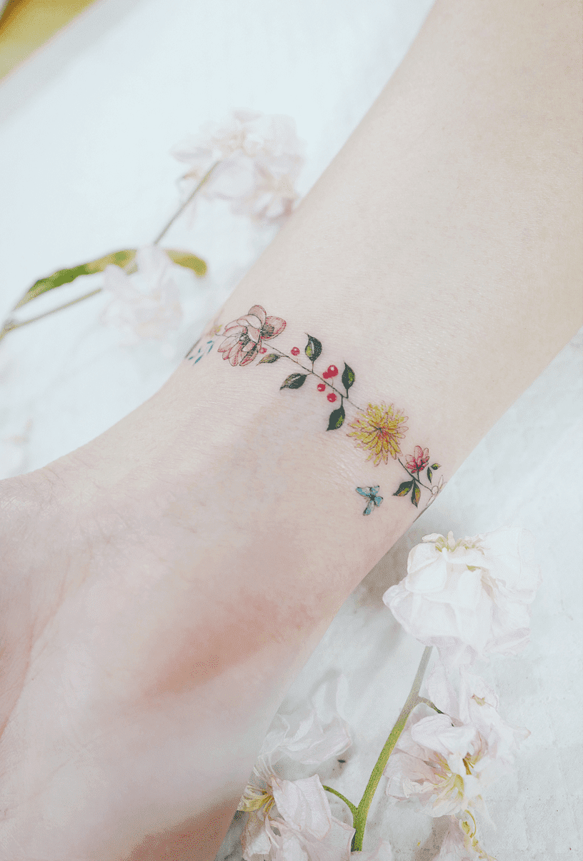 Tattoo vòng tay bông hoa ngộ nghĩnh