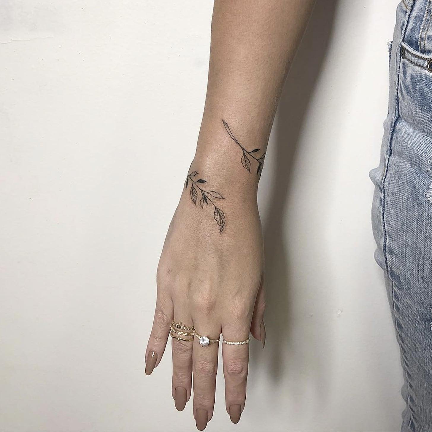 Tattoo vòng tay cành lá đẹp