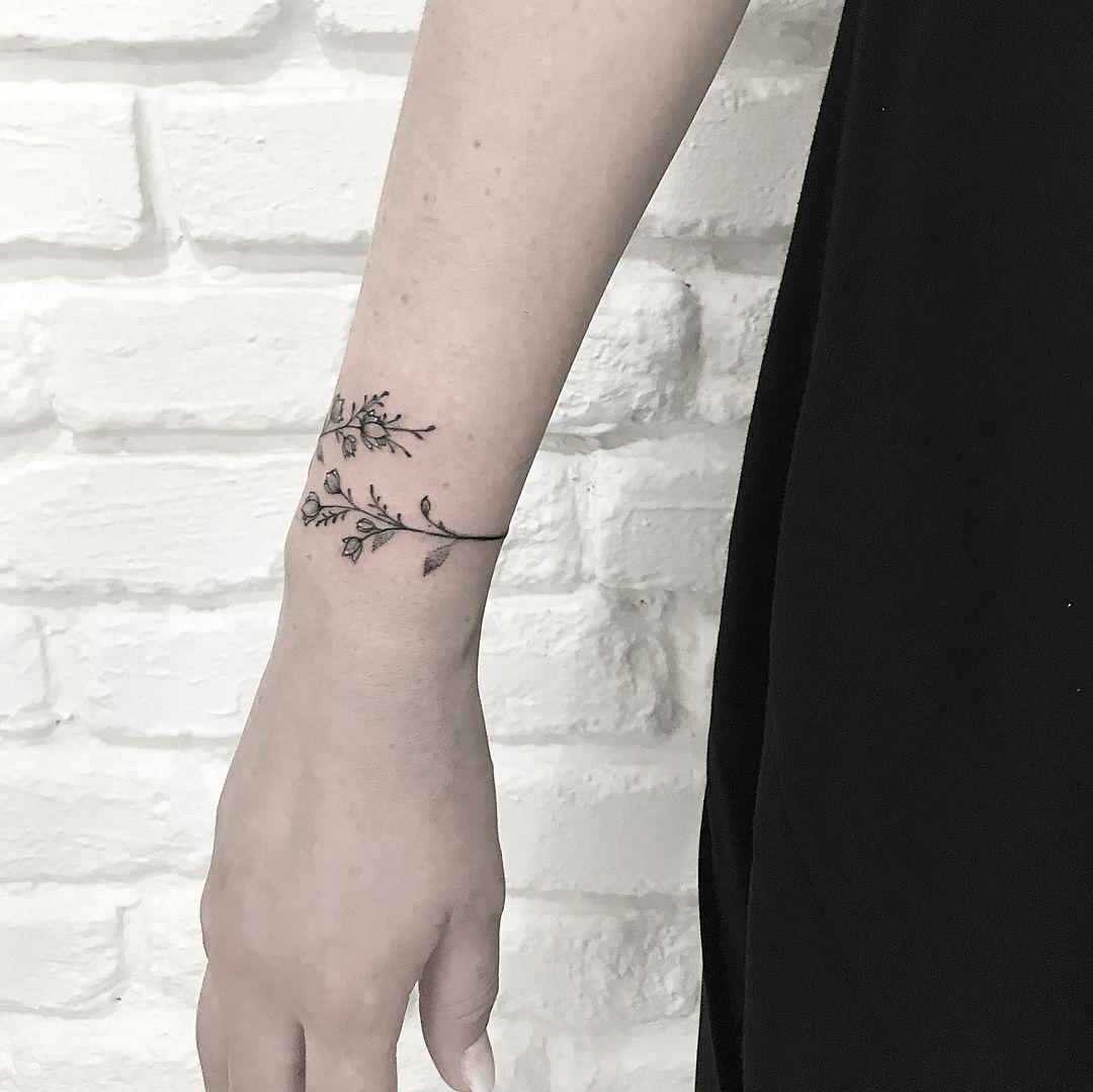 Tattoo vòng tay hình bông hoa đẹp