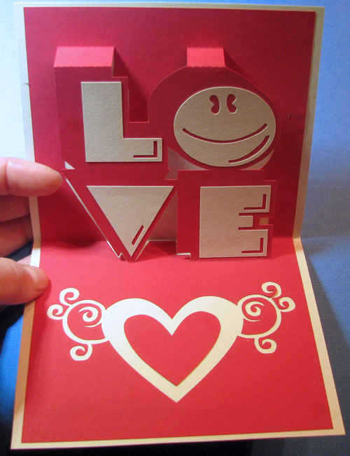 Thiệp handmade với chữ nổi Love dành tặng cho người yêu bạn nhân dịp mùng 8 tháng 3