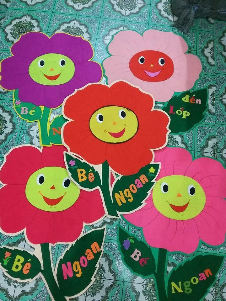 Trang trí bảng bé ngoan bông hoa