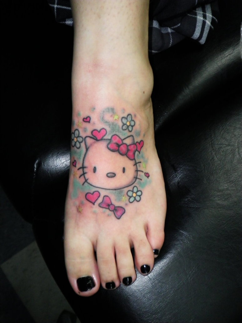 Xăm hình Hello Kitty ở bàn chân đẹp nhất