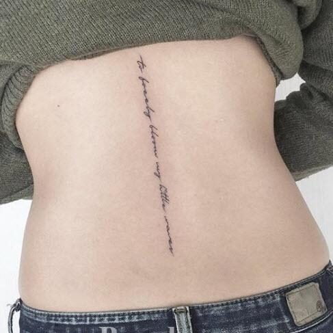 Tattoo dọc sống lưng chữ ý nghĩa