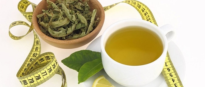 Uống trà xanh tốt cho sức khỏe và có thể giúp bạn giảm mỡ bụng.