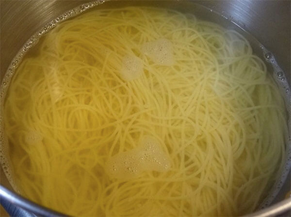 Luộc mì - cách làm mì spaghetti ngon