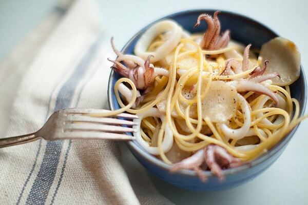 Cách làm mì ý spaghetti hải sản (tôm, mực, ngao) ngon tại nhà