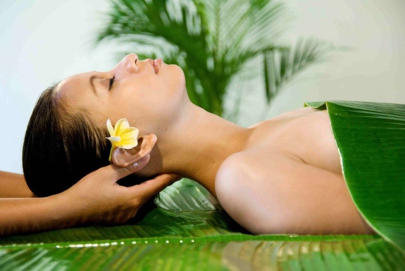 Massage tai không chỉ giúp bạn thư giãn mà còn giúp hết ù tai nhanh chóng