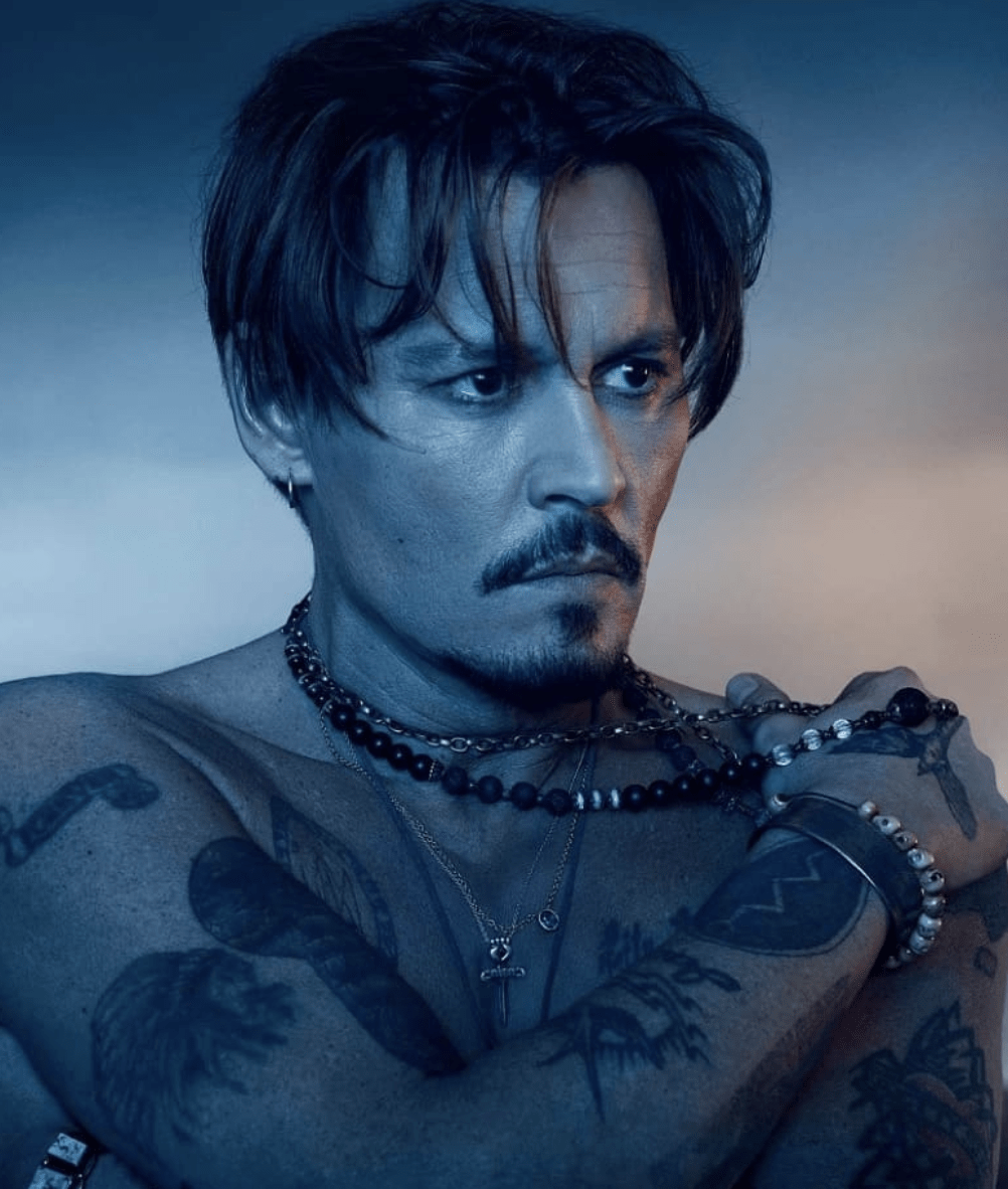 Nam tài tử nổi tiếng Johnny Depp với những hình xăm dọc hai cánh tay