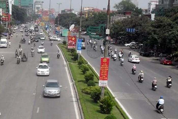 Cảnh quan phố Trần Duy Hưng vào ban ngày