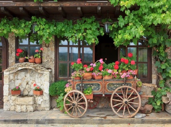 Mẫu tranh dán tường ngôi nhà cũ và xe hoa